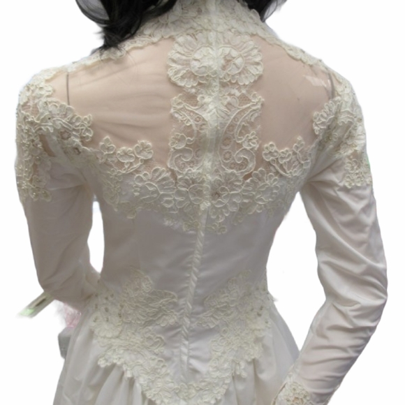 Vintage Wedding Gown Size 8 - Picture 6 of 8